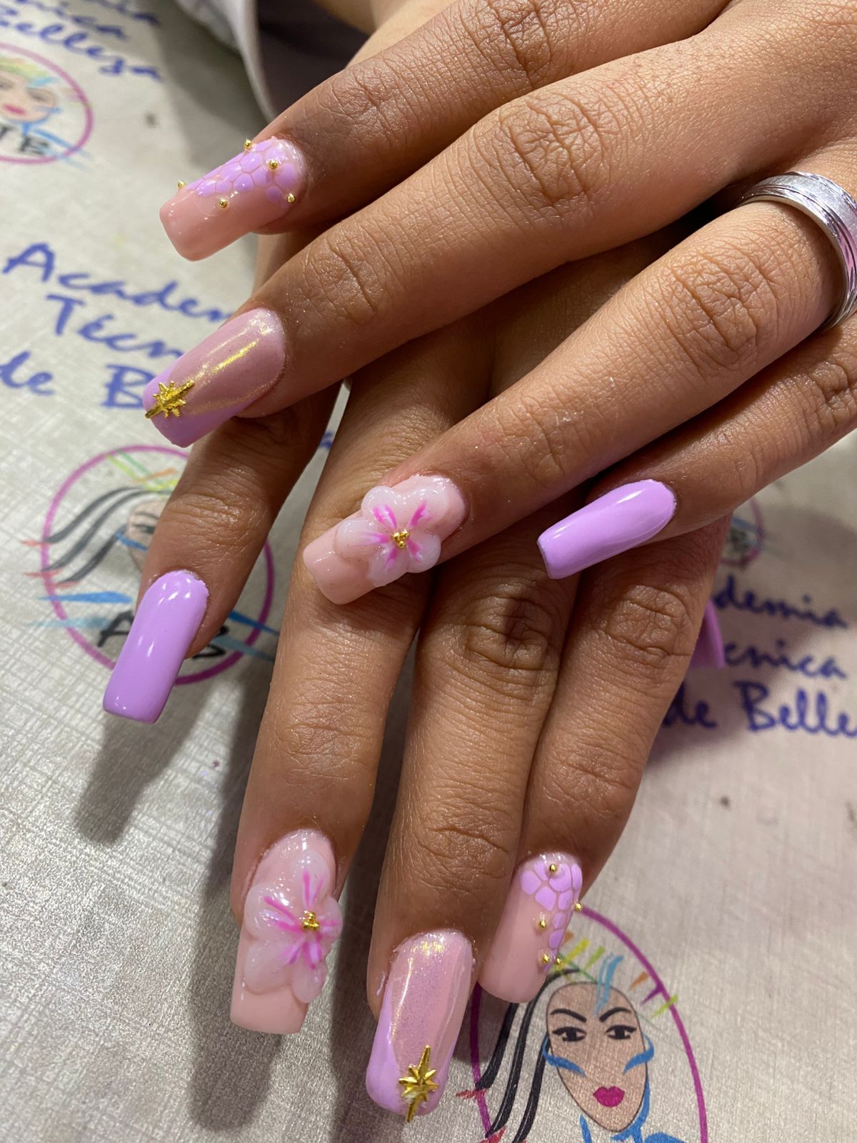 Trabajo de uñas en Triana Beauty Studio
